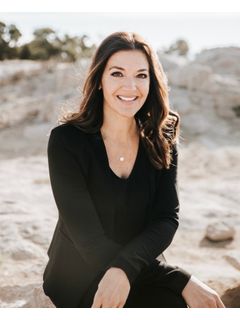 Melanie Devries photo