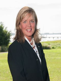 802 Johnnie Dodds Blvd. Listing Photo