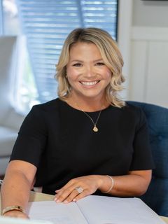 802 Johnnie Dodds Blvd. Listing Photo