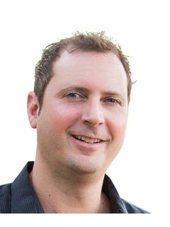 Erik Stevens photo