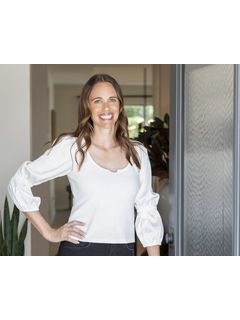 Andrea Holmes photo